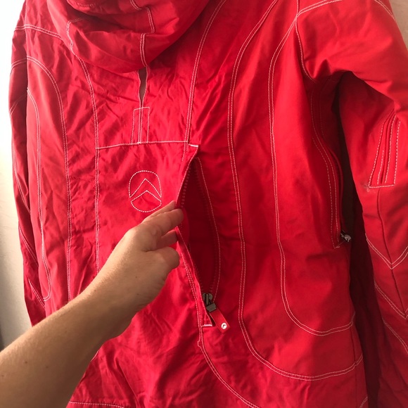 Red ski jacket - Picture 4 of 8